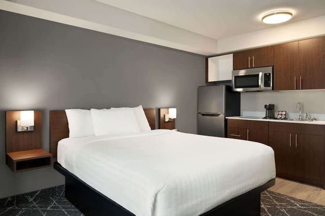 Room, 1 Queen Bed, Non Smoking (Efficiency)