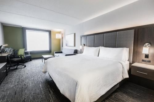 HOLIDAY INN EXPRESS AND SUITES TORONTO AIRPORT SOUTH By IHG4