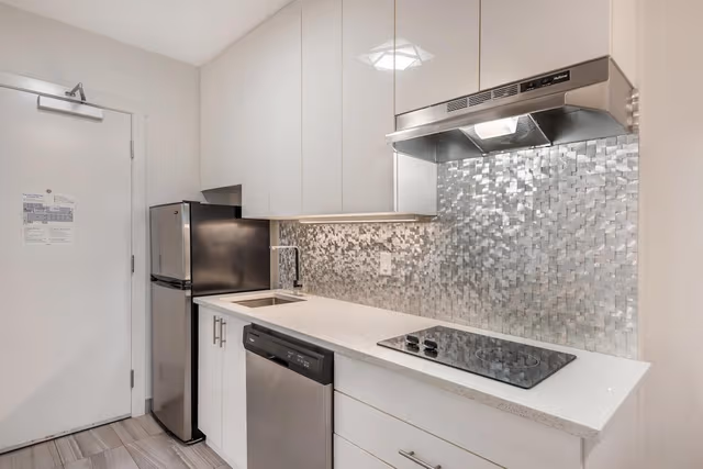 Standard Room, 1 King Bed, Non Smoking, Kitchenette (Pet Friendly)
