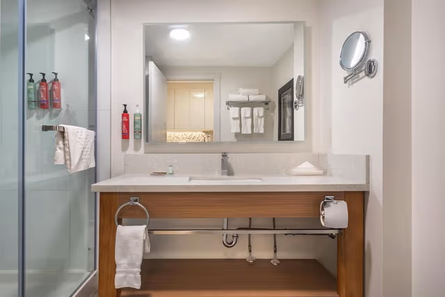 Standard Room, 1 King Bed, Non Smoking, Kitchenette (non-Pet friendly)