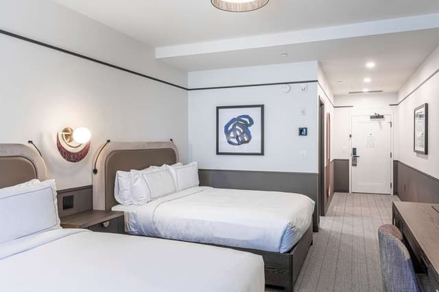 MINGLE ROOM 2 QUEEN BEDS