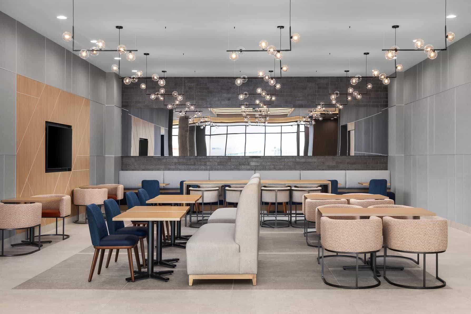 Holiday Inn Express Montreal Airport - St-Laurent by IHG