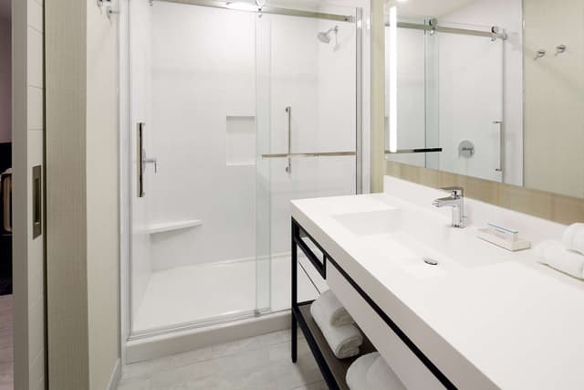 PREMIUM 2 QUEEN BEDS - TOP FLOOR
