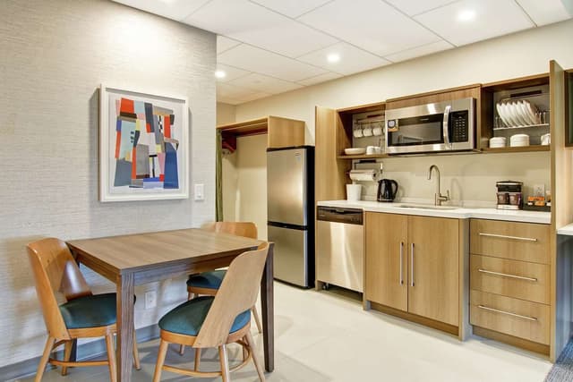 1 KING BED 1 BEDROOM SUITE NONSMOKING