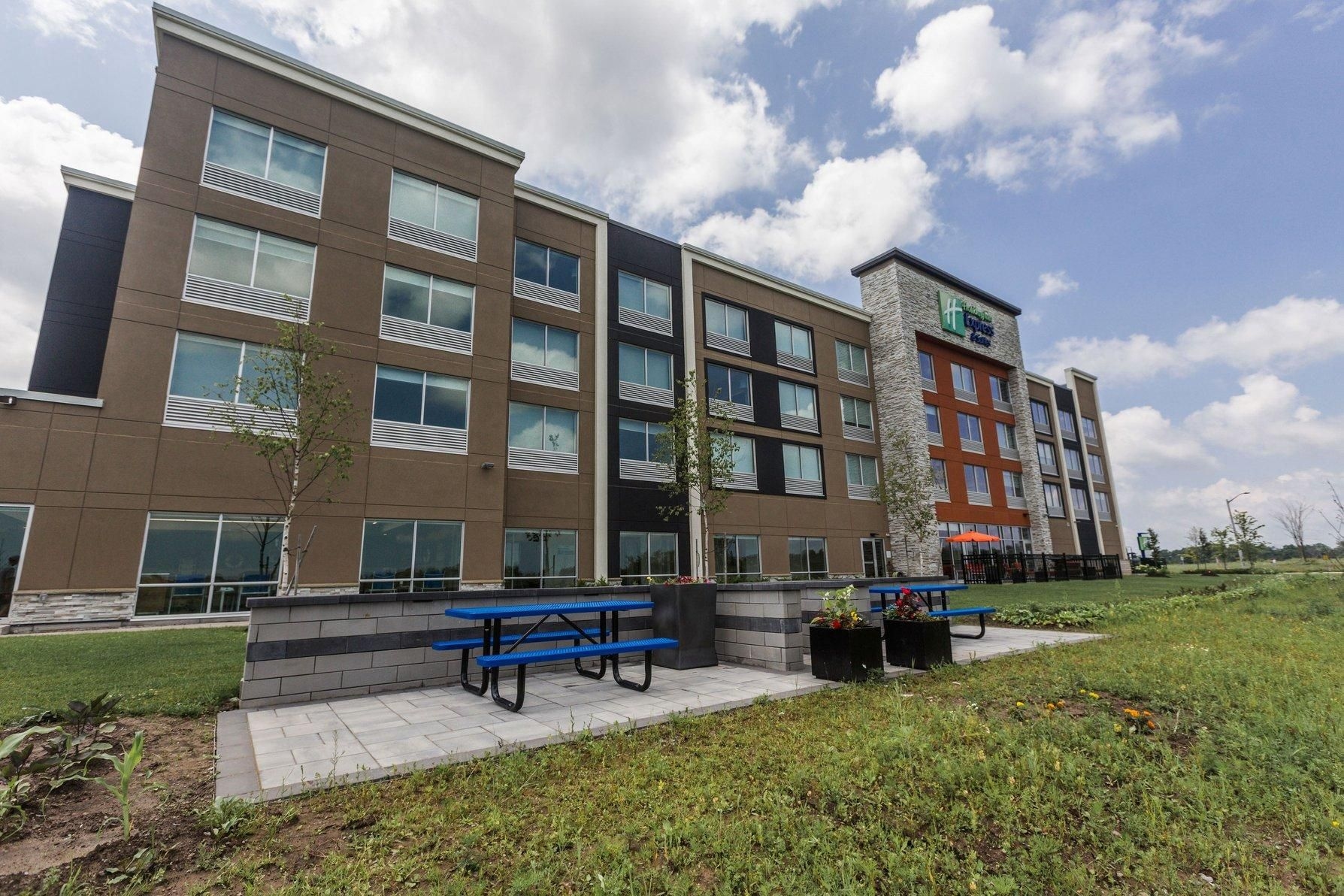 ฮอลิเดย์อินน์ เอ็กซ์เพรส แอนด์ สวีทส์ เวลแลนด์ บาย ไอเอชจี (Holiday Inn Express & Suites Welland by IHG)1