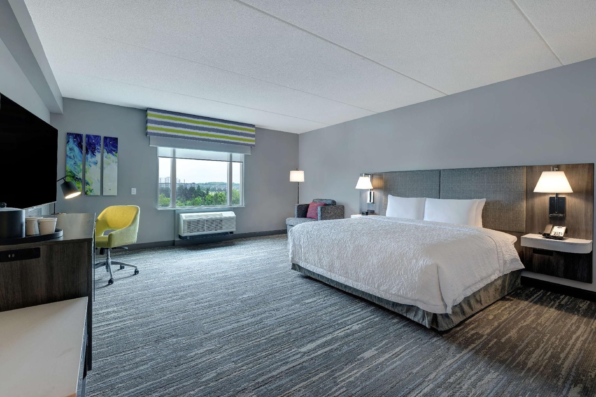 Hampton Inn & Suites Burlington, Ontario3