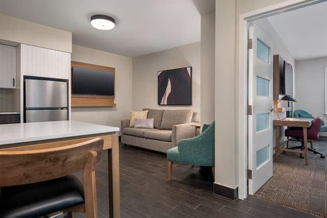 Suite, 1 Bedroom, Mobility Accessible, Kitchen