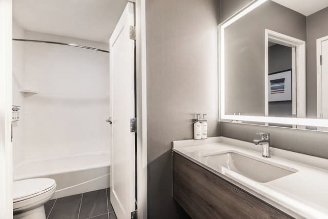Suite, 2 Bedrooms, Kitchen