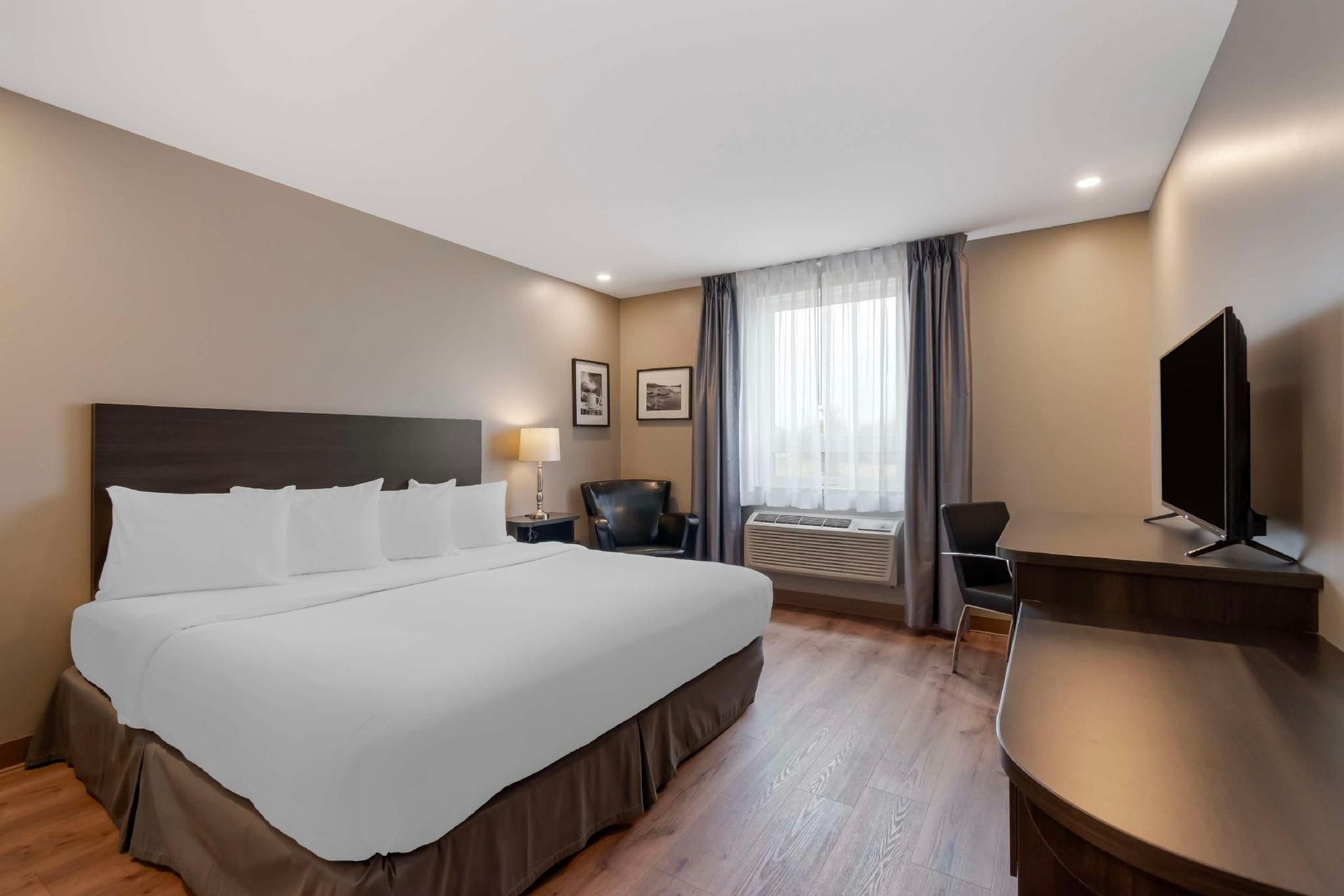 Villa Inn & Suites, SureStay Collection by Best Western3