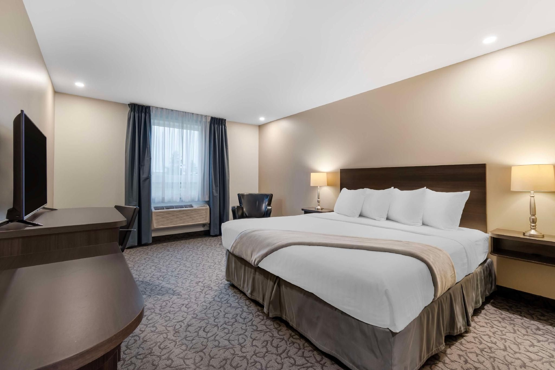 Villa Inn & Suites, SureStay Collection by Best Western4
