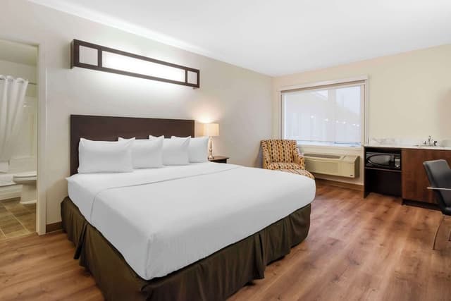 Suite, 1 King Bed, Non Smoking, Refrigerator & Microwave
