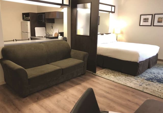 Suite, 1 King Bed, Non Smoking, Kitchenette