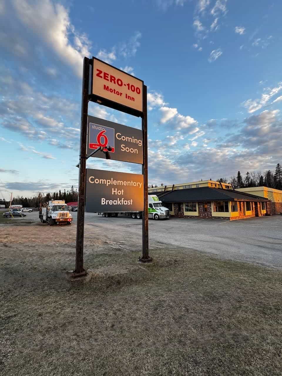 Zero-100 Motor Inn