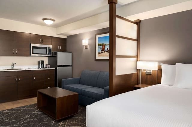 Suite, 1 Queen Bed, Non Smoking