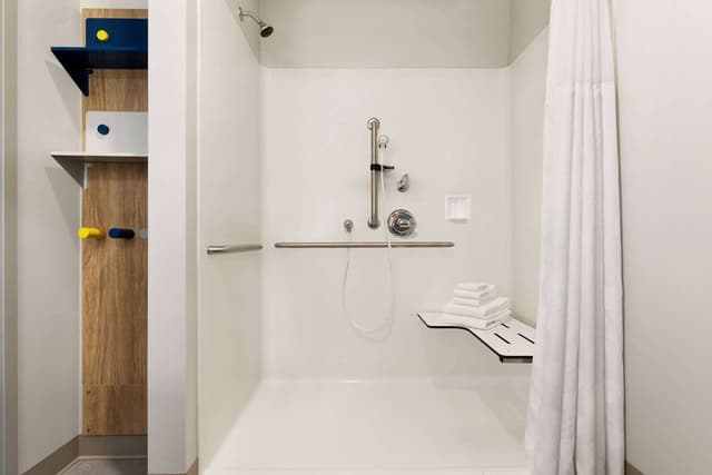Suite, 1 King Bed, Accessible, Non Smoking (Mobility)