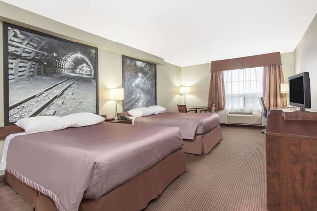 Business Room, 2 Queen Beds, Non Smoking