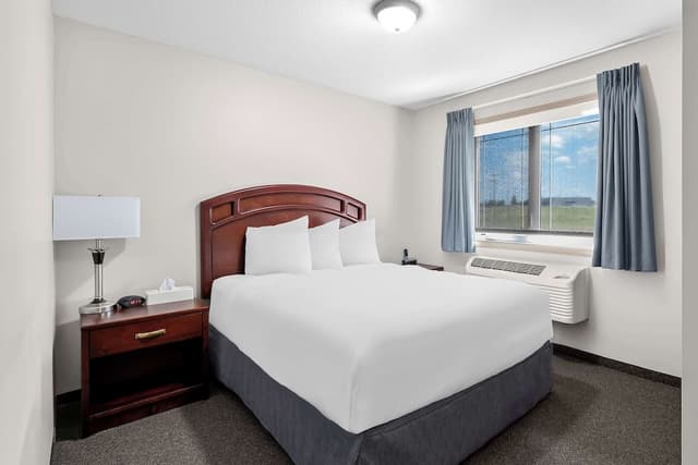 Suite, 1 Queen Bed, Non Smoking, Kitchen (Full Kitchen)