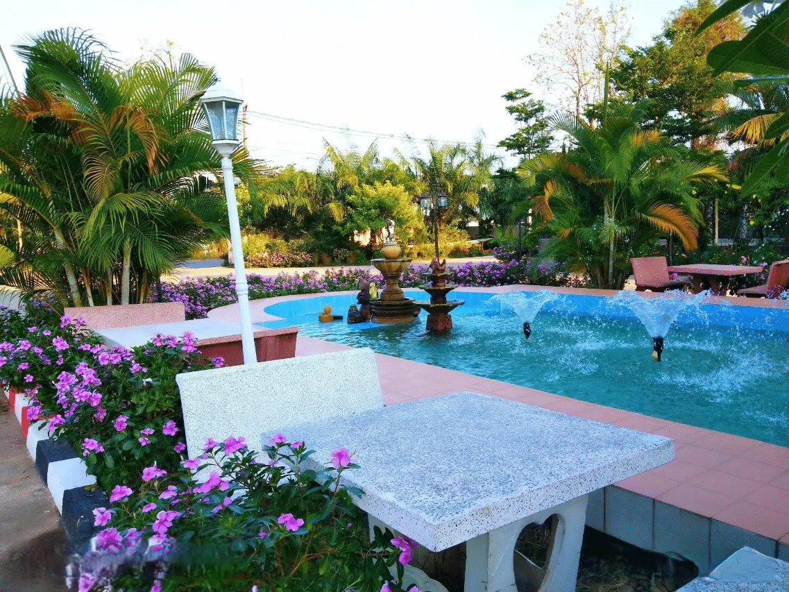 Happy Resort0