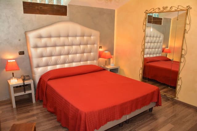 Superior Room, Jetted Tub