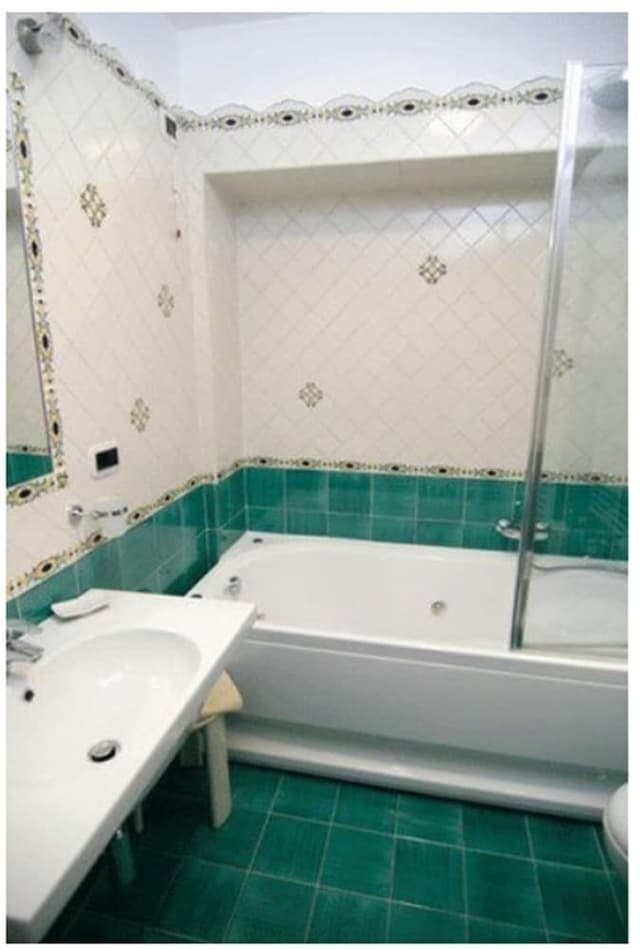 Superior Double or Twin Room, Jetted Tub