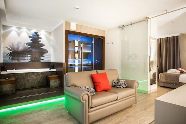 Luxury Suite