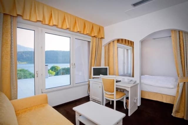 Family Suite (2 adults + 2 children)