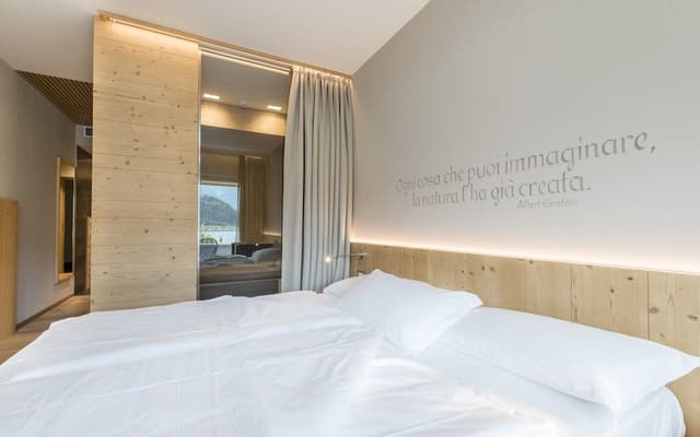 Family Suite (2 adults + 2 children)