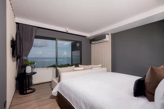 Executive Ocean Room