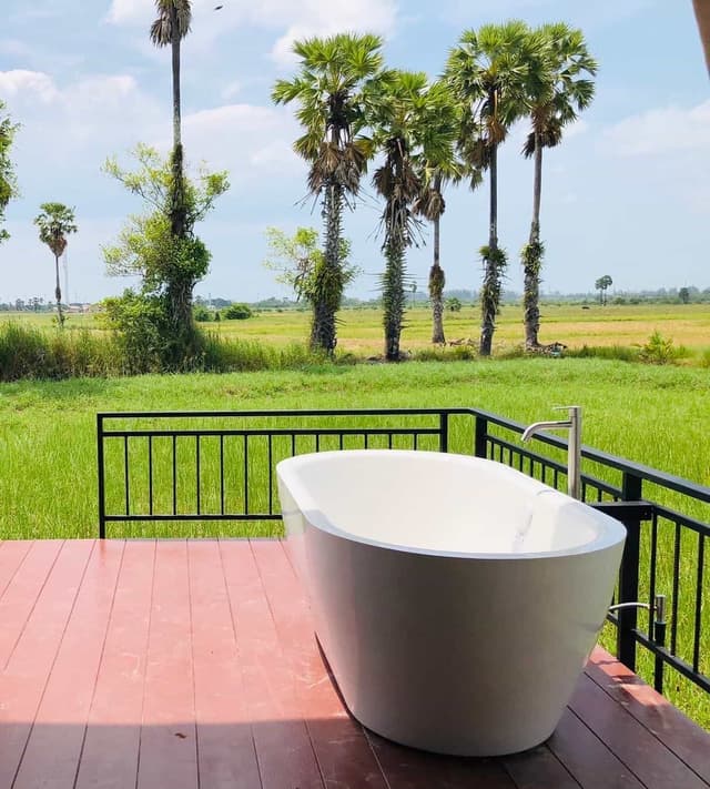 Flora Zone with Baht tub