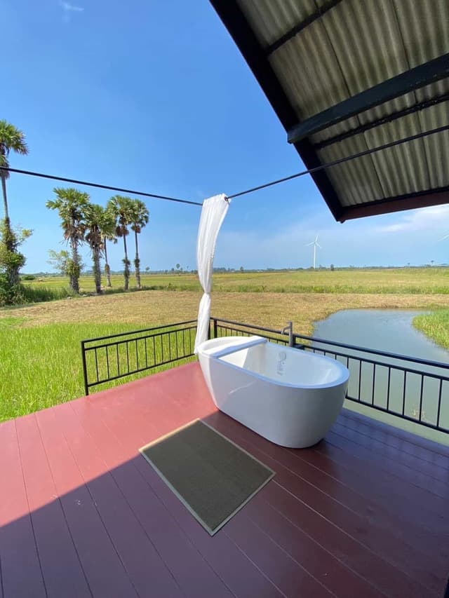 Flora Zone with Baht tub