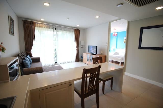 1 Bedroom with garden view