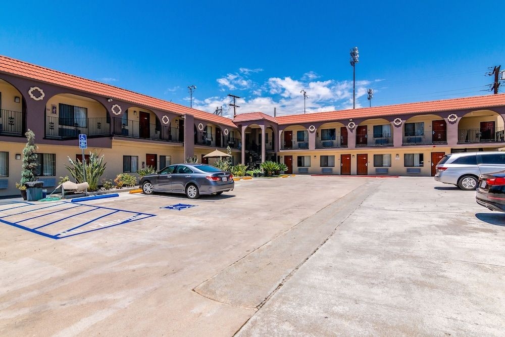 Econo Lodge1