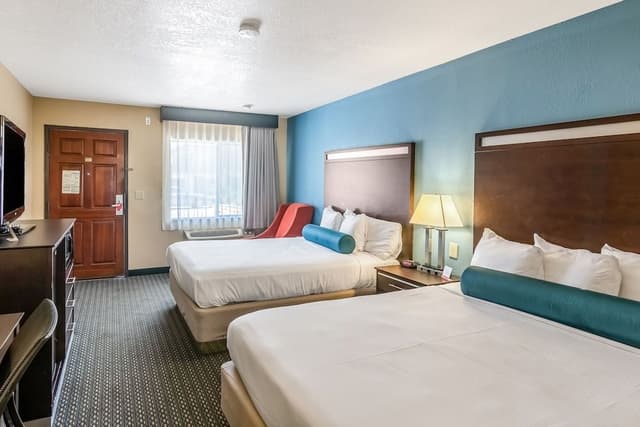 Room, 2 Queen Beds, Accessible Bathtub