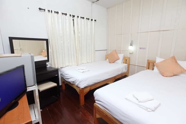 Standard Twin Room Share Bathroom