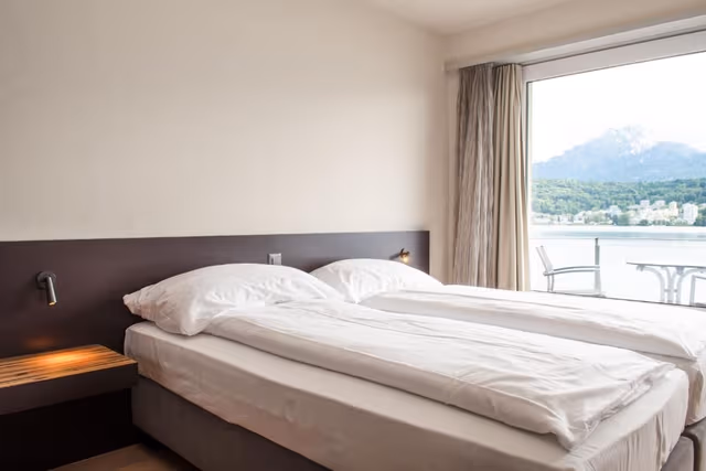 Twin Room with Lake View and Balcony