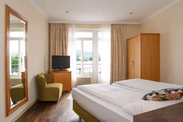 Superior Twin Room with Lake View and Balcony