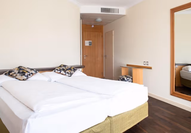 Superior Twin Room with Lake View and Balcony