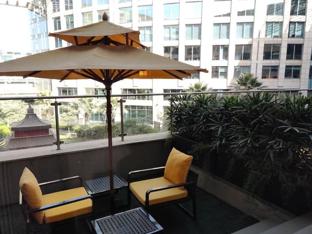 Club Room, 1 King Bed (Terrace)