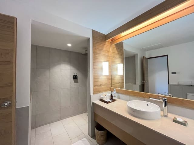 Premier Bayview Hillside