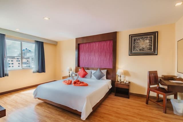 2 Bedroom Suite - Pool View