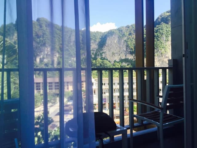 Deluxe Cliff View