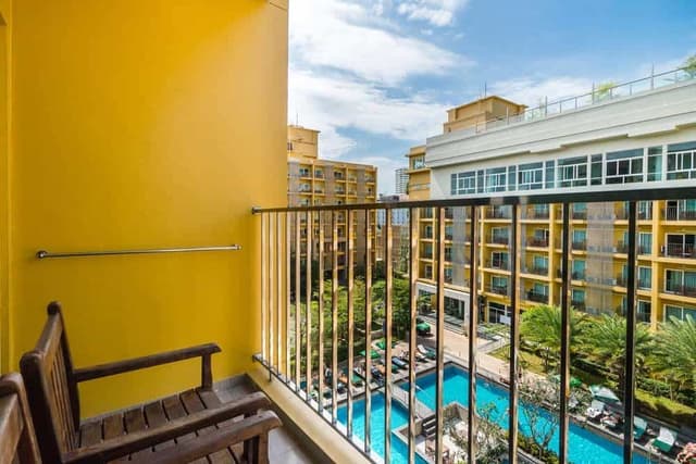 Deluxe Pool View