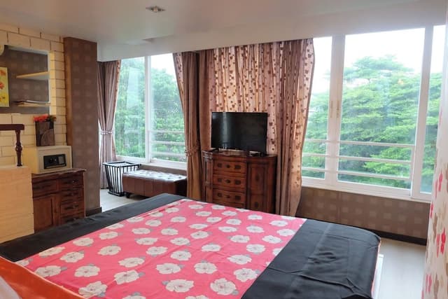 CORNER SUITE 1 (EXECUTIVE ROOM)