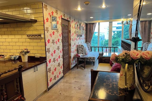 CORNER SUITE 1 (EXECUTIVE ROOM)