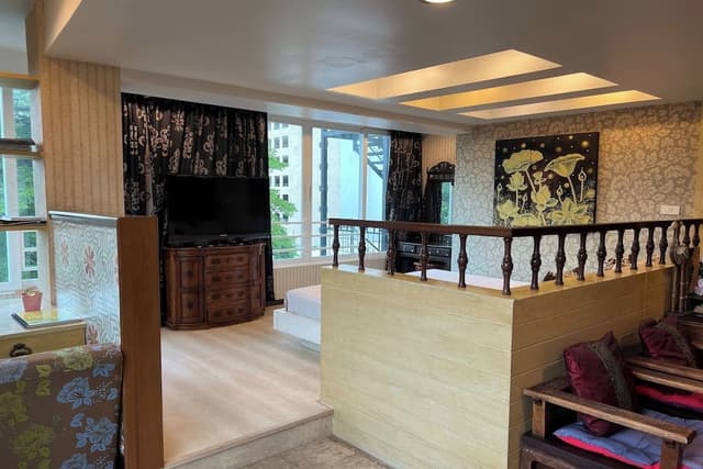 CORNER SUITE 1 (EXECUTIVE ROOM)