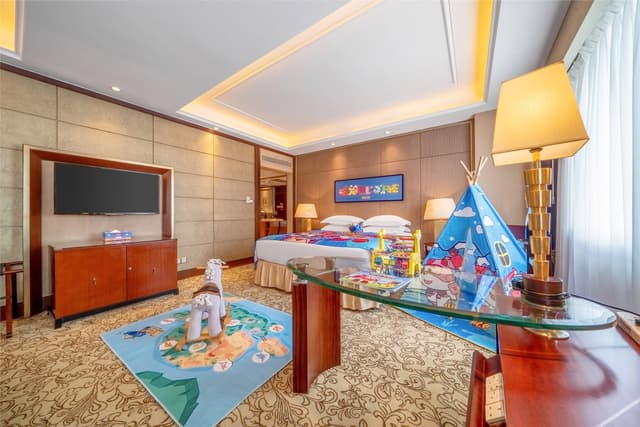 Kuya Super Wings Family Suite