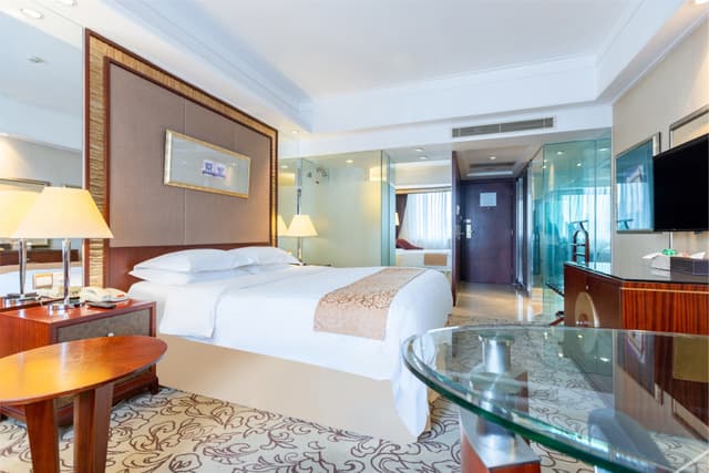 Deluxe Queen Room