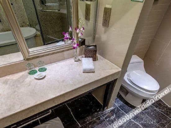 Holiday Inn Deluxe Room