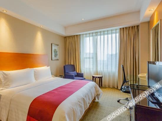 Holiday Inn Deluxe Room