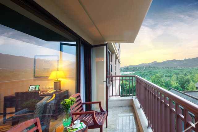 Deluxe King Room With Mountian View